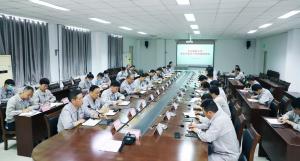 徐爱军在安全环保生产经营工作例会上强调：深化安全管理 全面开源节流